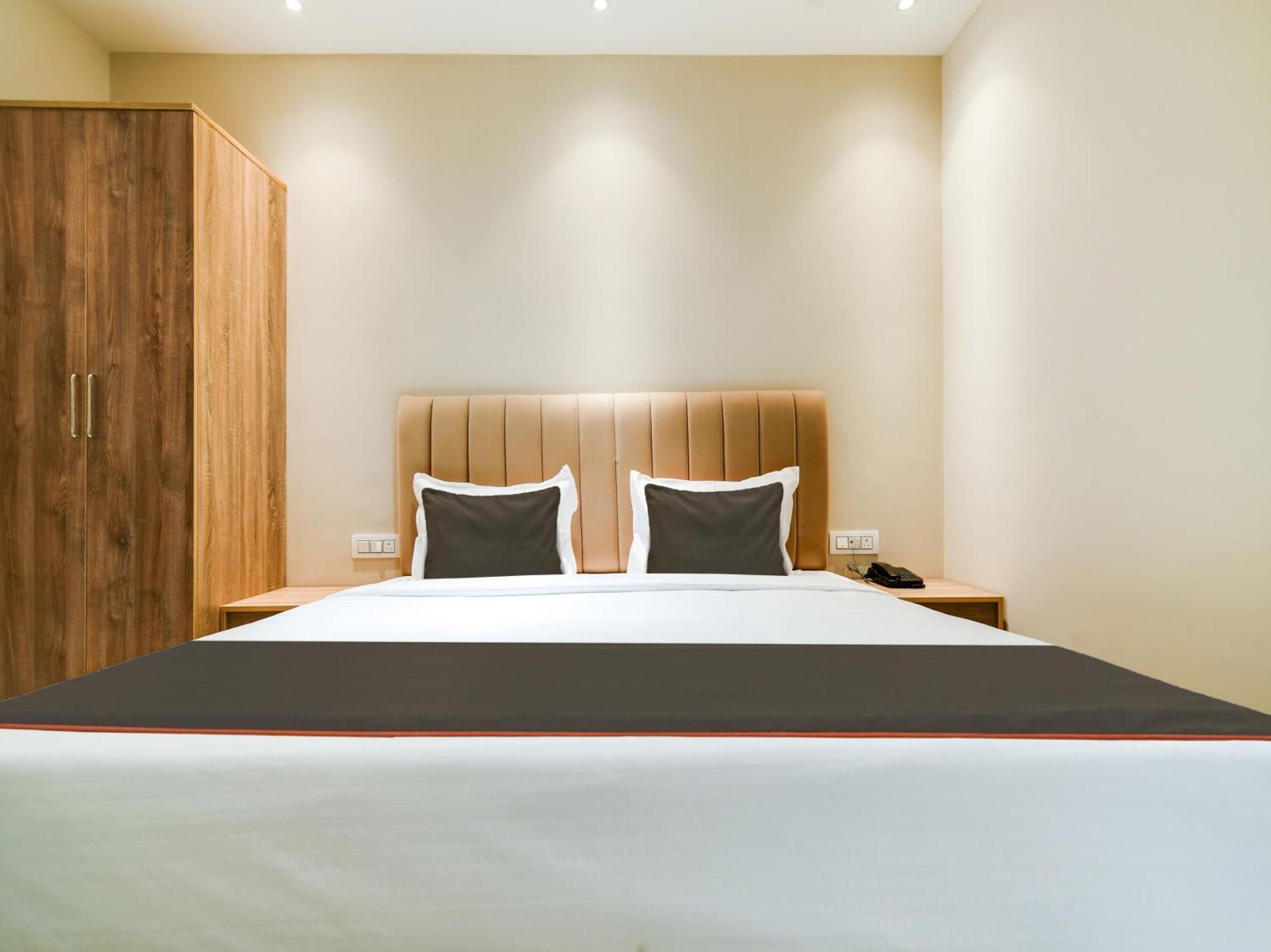 Collection O Hotel Mint Indore Exterior foto